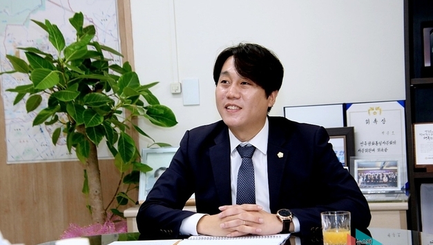 [인터뷰] 안양시의회 박준모 총무경제위원장,"청년이 살기 좋은 도시, 청년이 찾아오는 안양시" 만들 것