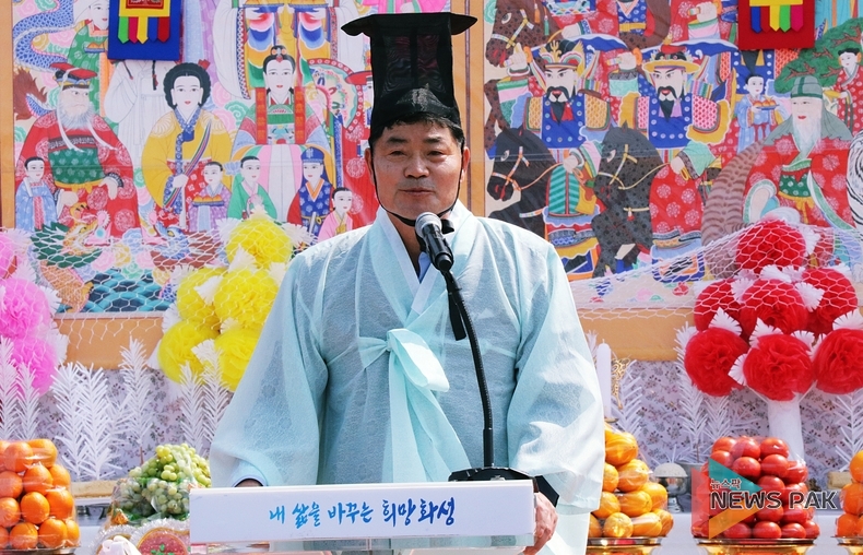 제 10회 화성시 궁평항 풍어제 축사를 전하는 경기남부수협 정승만 조합장 모습