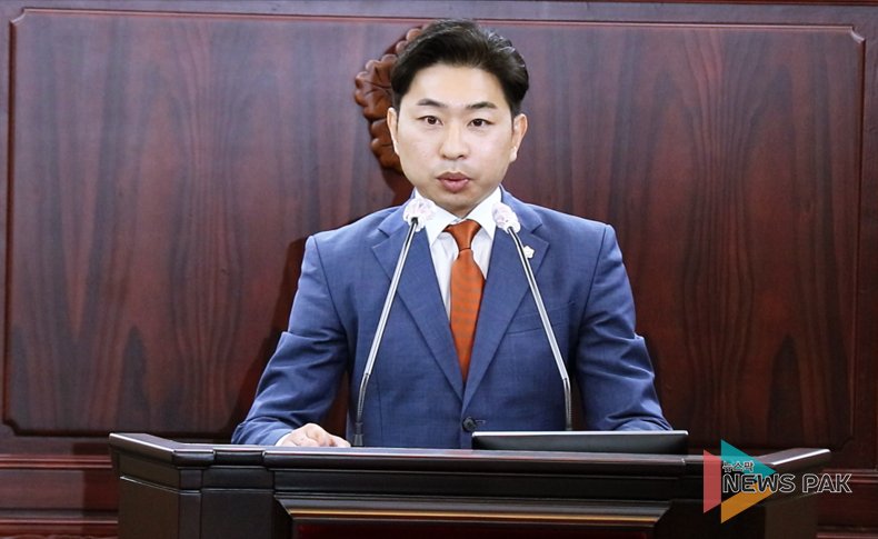 화성시의회 , 제223회 임시회 제1차 본회의 개회 / 5분 자유발언 중인 김종복 의원 모습