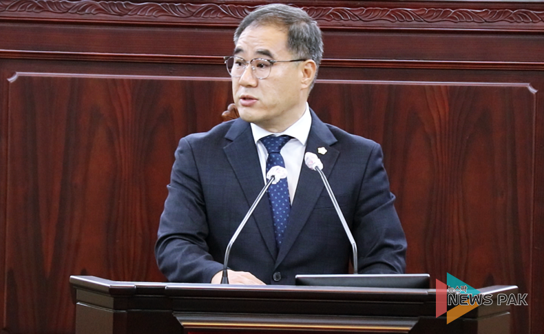화성시의회 , 제223회 임시회 제1차 본회의 개회 / 5분 자유발언 중인 김상수 의원 모습