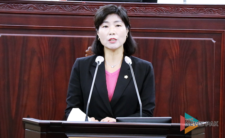 화성시의회 , 제223회 임시회 제1차 본회의 개회 / 5분 자유발언 중인 명미정 의원 모습