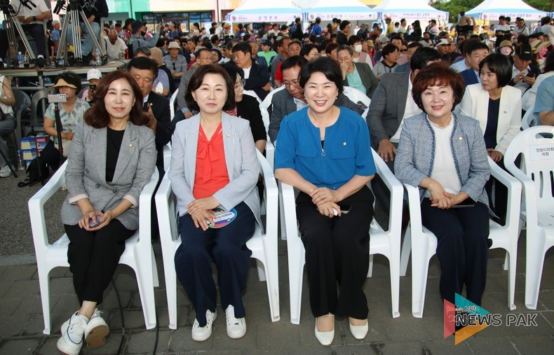 화성시의회 김경희 의장, '제9회 화성송산포도축제' 개막식 참석