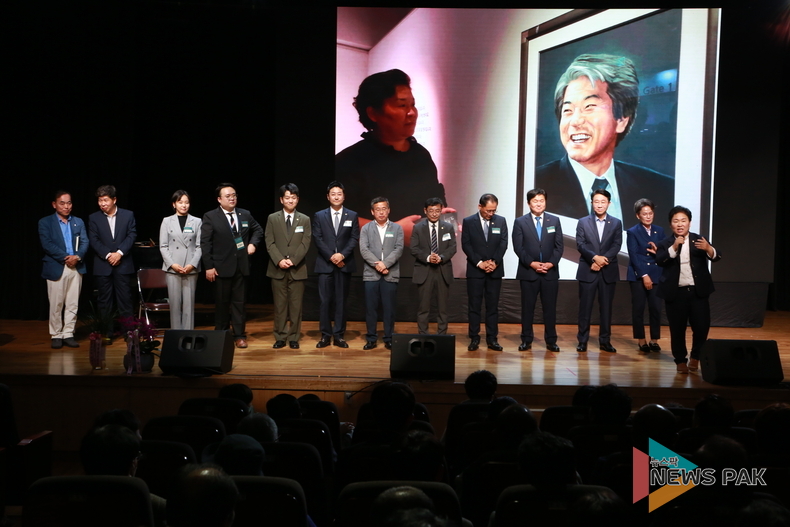 문정복 의원, 진솔한 삶과 의정 이야기를 담은 '카오스와 앵두' 출판기념회 성황