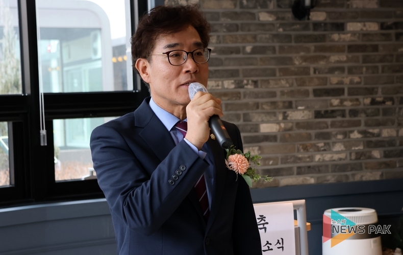 '백운밸리 레이크포레4단지 경로당 개소식' 축사 전하는 김학기 의장 모습