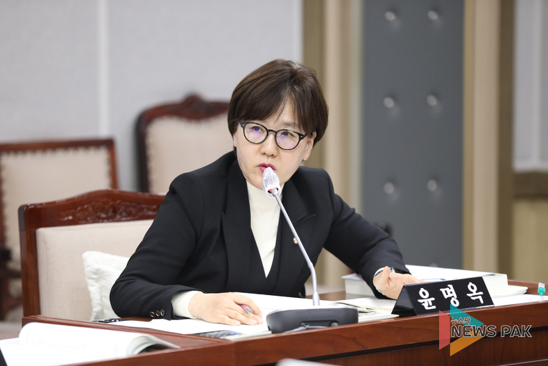 윤명옥 수원특례시의원, “하도급 시 관내업체 선정 및 개별주택 감정평가서의 객관성 확보 강조”