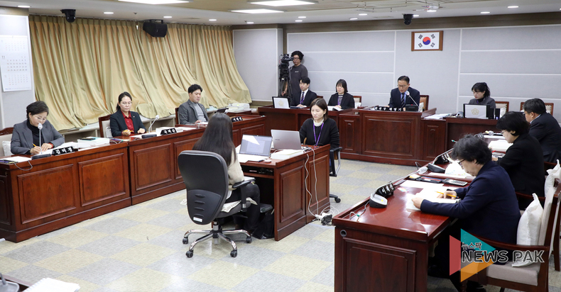 수원특례시의회 환경안전위원회, 안전교통국 행정사무감사 진행