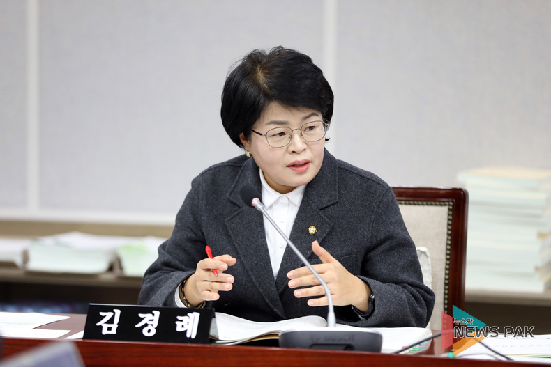 김경례 수원특례시의회 의원, '주요업무 추진계획' 청취 및 '건설기계 불법주기 대안' 마련 촉구