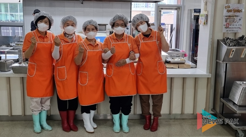 한국자유총연맹 수원시지회 여성회 배식봉사 실시
