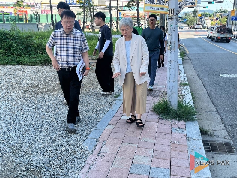 윤경선 수원특례시의원, 호매실·오목천 일대 보행환경 3개소 현장 점검 및 개선방안 논의