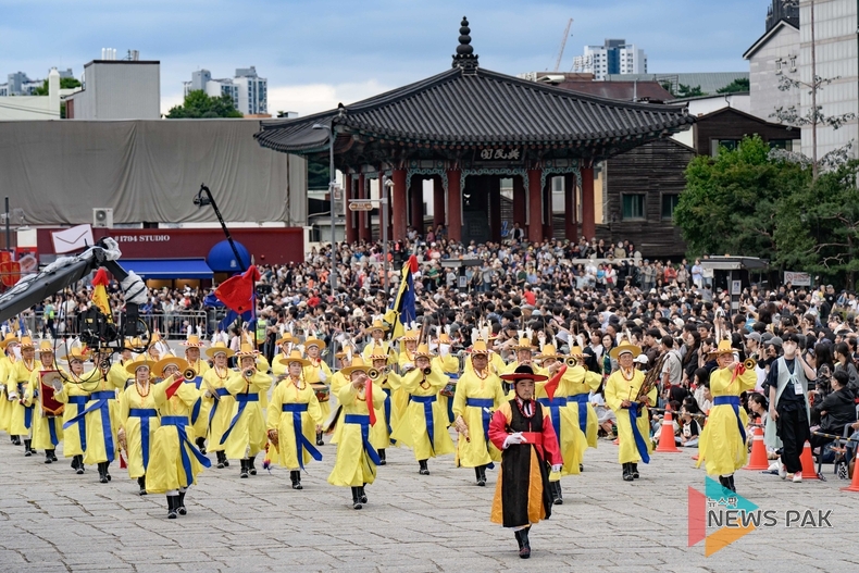 2025 정조대왕 능행차 공동재현 행렬.