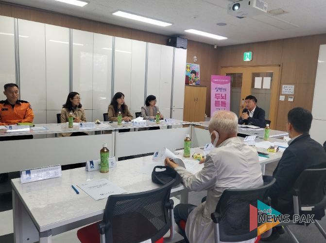 치매지역사회 협의체 회의가 진행되는 모습