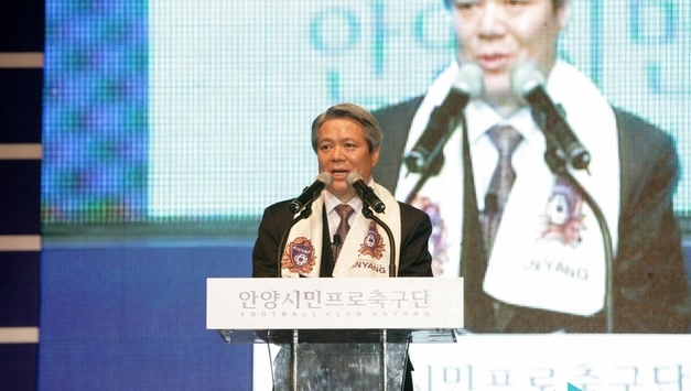 "축구 1번가 안양의 화려한 부활"… FC안양 창단 13주년, '조기 잔류'로 증명한 보랏빛 기적