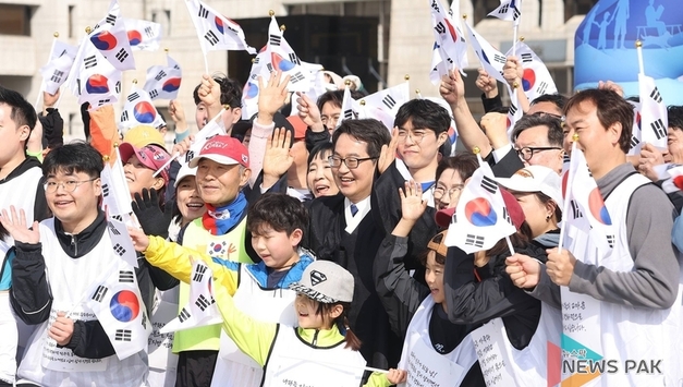107년 전 그날의 함성, 경기아트센터에 울려 퍼지다… 김동연 지사 "국민주권과 평화의 길 갈 것"