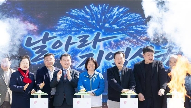 “봄바람 타고 온 쇼핑 축제”... 제7회 새빛세일페스타 수원 개막