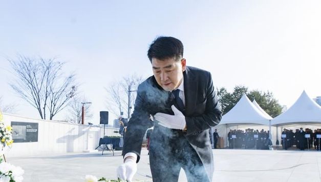 화성특례시의회, 2026년 병오년 현충탑 신년 참배 참석…호국영령의 뜻을 되새기며 시민과 함께 새해 출발