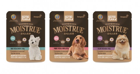 동원F&B의 펫푸드 브랜드 뉴트리플랜이 반려견용 주식 습식사료 뉴트리플랜 모이스트루 주식 3종을 출시하고 반려견 습식시장에 진출했다