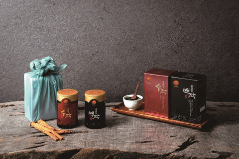 동원F&B가 프리미엄 홍삼정 천지인 홍삼정 백작과 수작을 출시했다