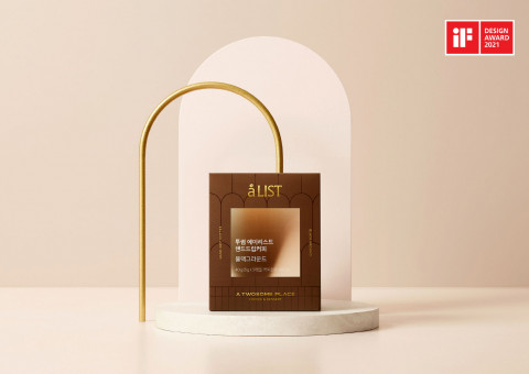투썸플레이스가 홈카페 브랜드 에이리스트 및 원두 제품으로 iF 디자인 어워드 2021 패키지 부문에서 본상 2개를 수상했다