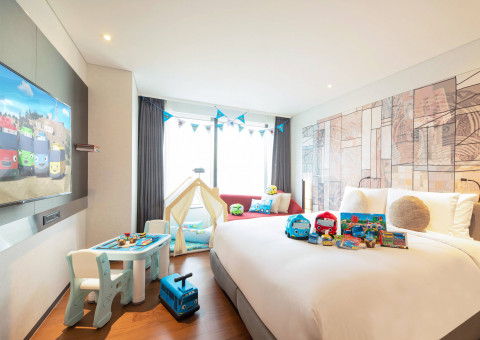 호텔 서울드래곤시티가 꼬마버스 타요와 함께 가정의 달 이벤트를 진행한다