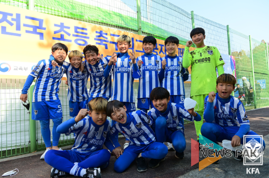 밝은 표정의 대구하이두축구클럽 선수들.