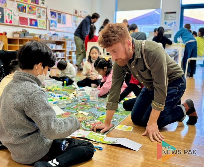 상하동 지역사회보장협의체가 취약계층 아동을 대상으로 진행하는 원어민 영어수업이 인기를 끌고 있다)