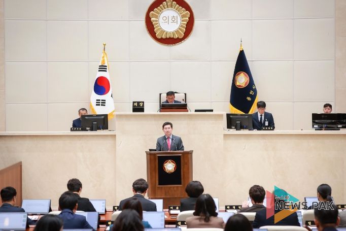 이상일 용인특례시장이 지난달 30일 제277회 용인시의회(정례회) 제3차 본회의에서 시정연설을 하는 모습