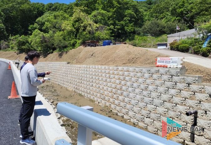 용인특례시가 여름 장마철을 앞두고 하천 안전상황을 점검 중이다