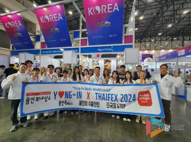 태국 방콕 국제식품 전시회 2024에서 관내 종소기업을 밀착 지원한 용인시 수출 인턴들의 모습