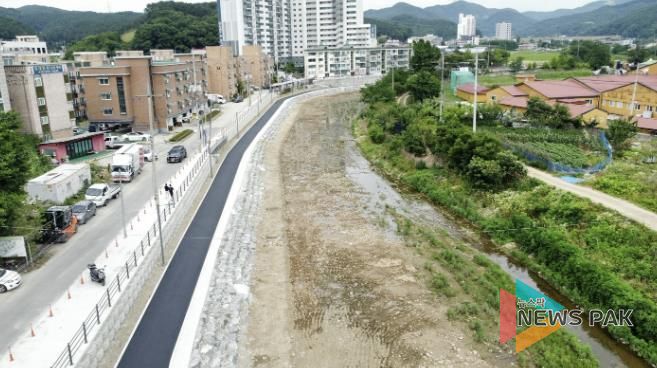 용인특례시가 용덕사천에 산책로를 조성했다