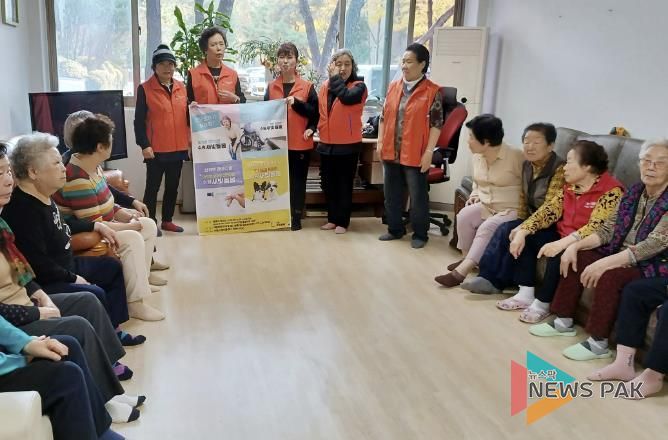 수원시 영통구 영통2동 지역사회보장협의체, 경로당 방문하여 수원새빛돌봄 홍보