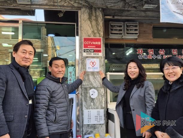 수원시 팔달구 화서1동, 우리동네 나눔천사에게 '사랑나눔수원' 현판 전달