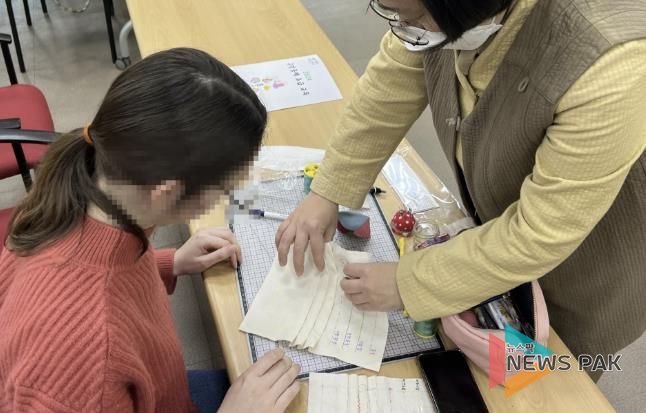 지난해 규방공예 초급 교육 프로그램을 진행하는 모습