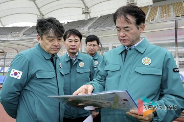 대형 공연 현장 로드체킹을 하며 안전 점검 중인 이동환 고양특례시장