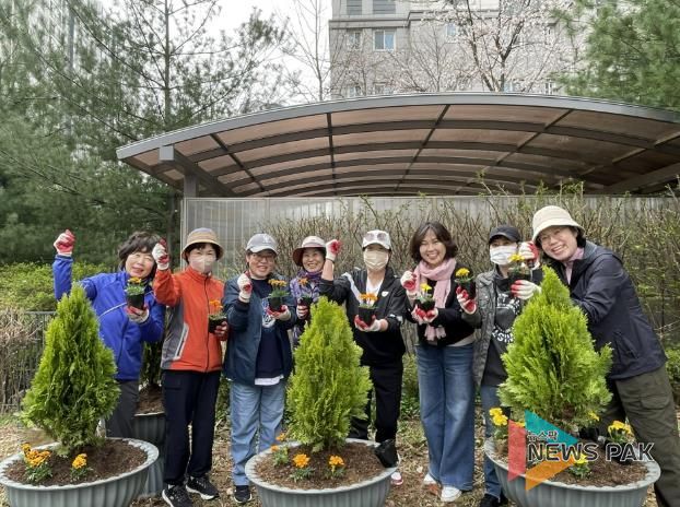 수원시 영통구 망포1동 손바닥정원단, 새봄맞이 관내 손바닥정원 식재 작업 실시