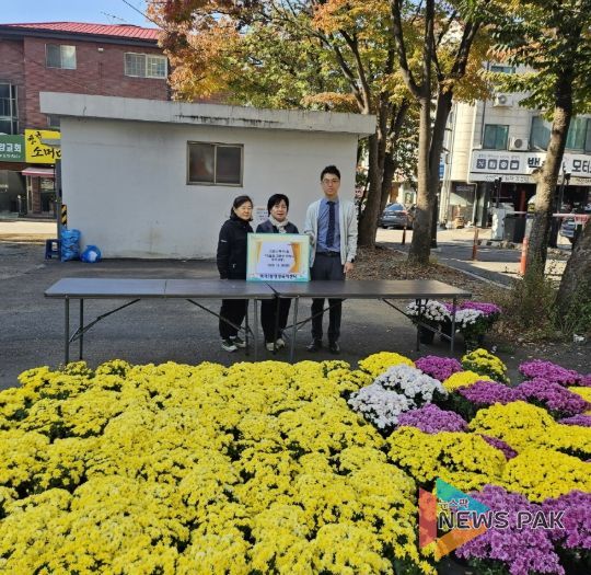 고양시 백석1동, 독거 어르신 80가구에 ‘가을 국화’ 전달