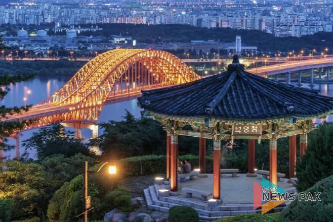 행주산성 정상에서 내려다본 한강과 방화대교