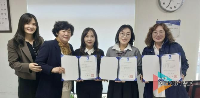 수원시 팔달구, 관내 어린이집 4개소에 '열린어린이집 재선정 지정서' 전달