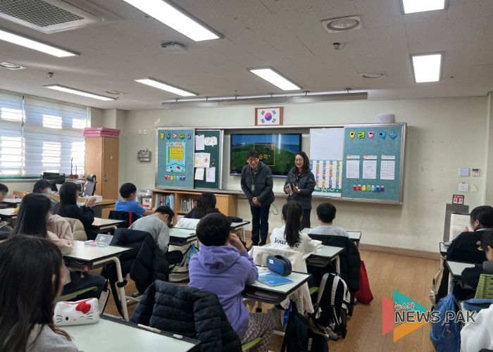 수업을 듣는 원중초등학교 학생들
