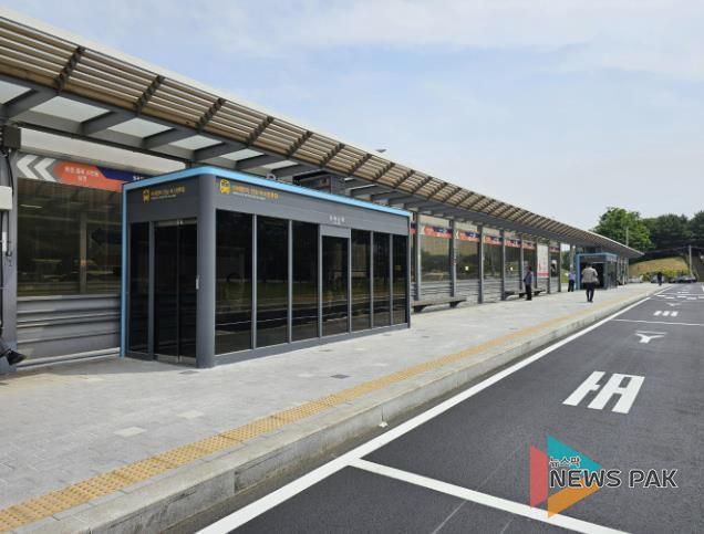 오이도역 버스정류소에 위치한 '스마트 셸터'