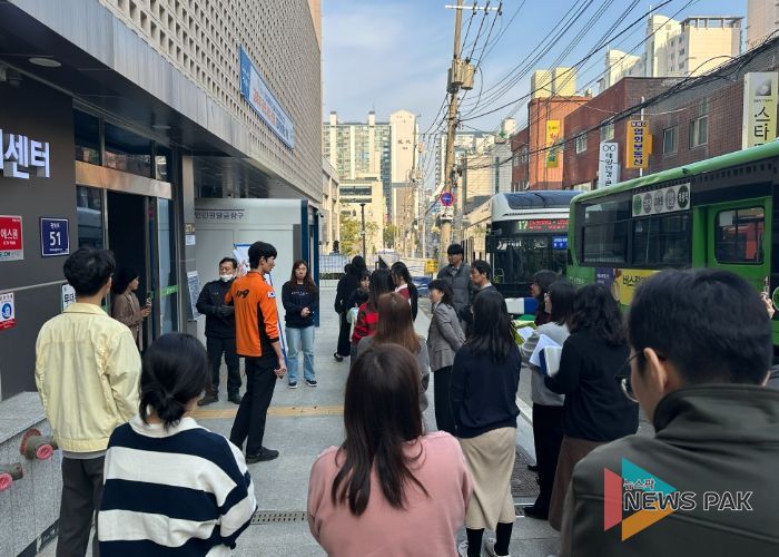 광명시 광명1동 생활문화복합센터는 지난 7일 광북119안전센터와 함께 화재 발생 시 신속한 대응 능력을 강화하기 위한 공공기관 합동 소방대피훈련을 실시했다.