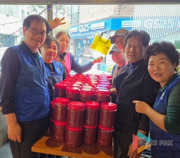 광명시 소하1동 바르게살기위원회는 지난 8일 소하1동 행정복지센터에서 ‘사랑의 고추장 나눔 행사’를 실시했다.