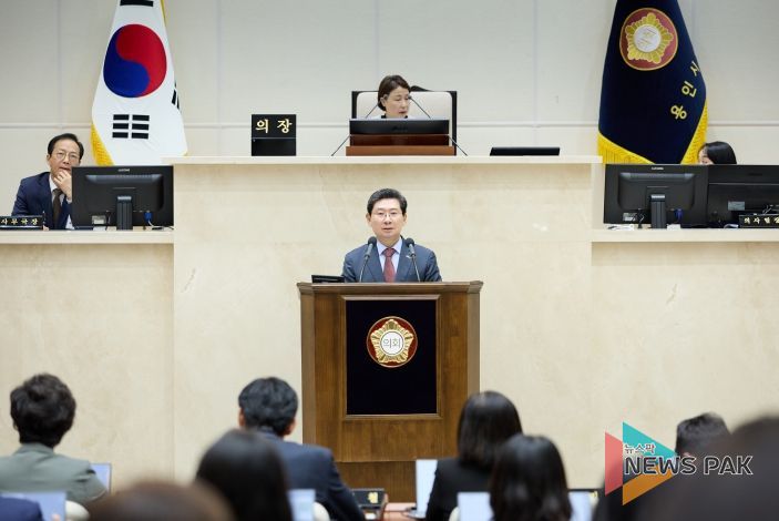 이상일 용인특례시장이 14일 '용인특례시의회 제297회 본회의'에서 시정연설을 통해 2026년 시정운영 방향을 제시했다.