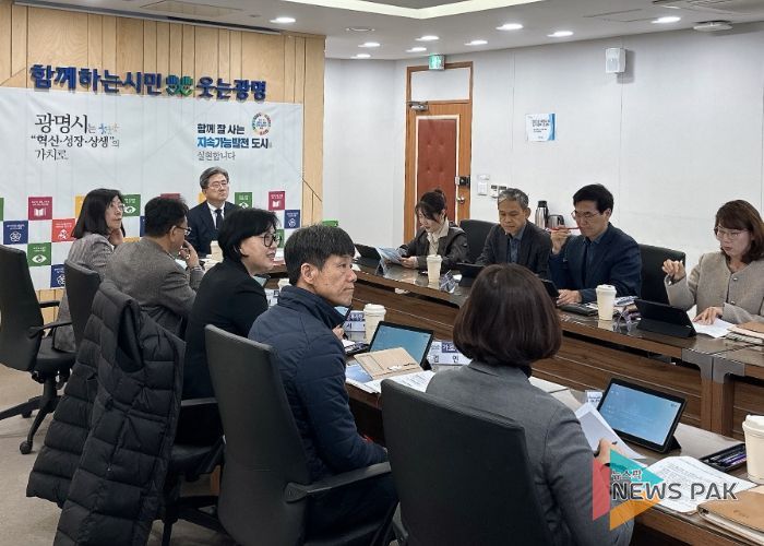 정순욱 광명시 부시장이 17일 '2025년도 세외수입 징수대책 보고회'를 주재하고 있다.