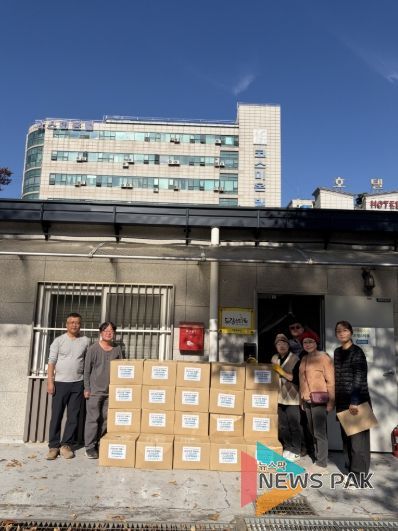 ‘나는도시농부네트워크' 김장김치 후원 기념촬영