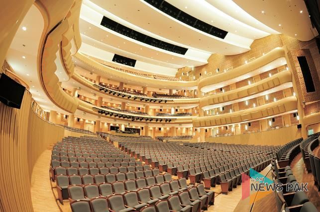 1,887석의 좌석을 갖춘 오페라극장인 고양아람누리 아람극장