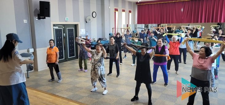 오이도문화복지센터, 시니어 근력보강 프로그램 성료…“튼튼한 나, 활기찬 시니어” 큰 호응