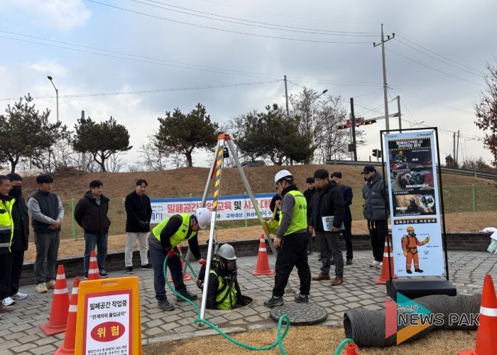 화성특례시가 10일 하수과 및 우오수 관련 시공사 관계자가 참여한 가운데 밀폐공간작업 사고대응훈련을 하고 있다