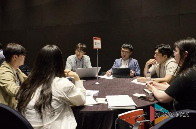 지난 6월 열린 커넥트 데이 행사에서 참여대학 및 기업 관계자들이 기술 이전 상담을 하고 있다