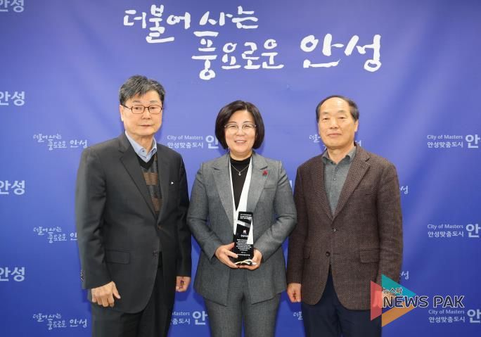 안성시, '복지정보안내도우미 사업' 우수기관 감사패 수여