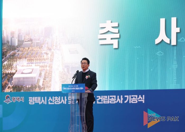 신청사 및 시의회 건립 기공식에서 축사하는 강정구 의장